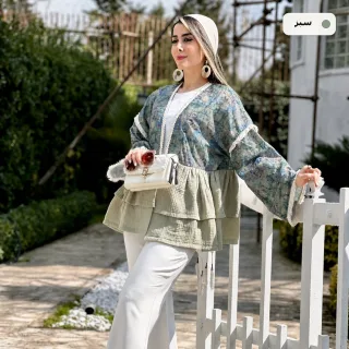 کت طرح‌دار عروسکی سبز با آستین آزاد و پایین طبقه‌ای چین‌دار