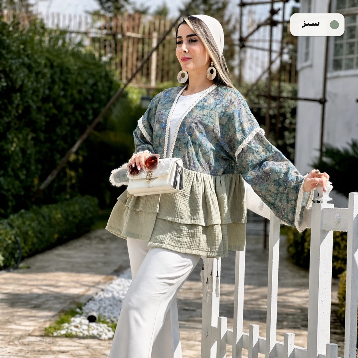 کت طرح‌دار عروسکی سبز با آستین آزاد و پایین طبقه‌ای چین‌دار