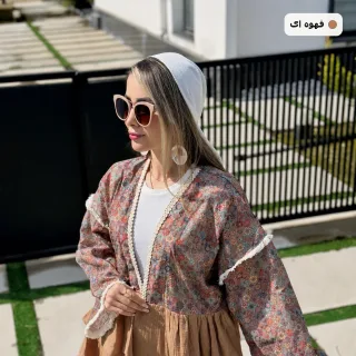 کت طرح‌دار عروسکی قهوه‌ای با آستین آزاد و پارچه باتیک