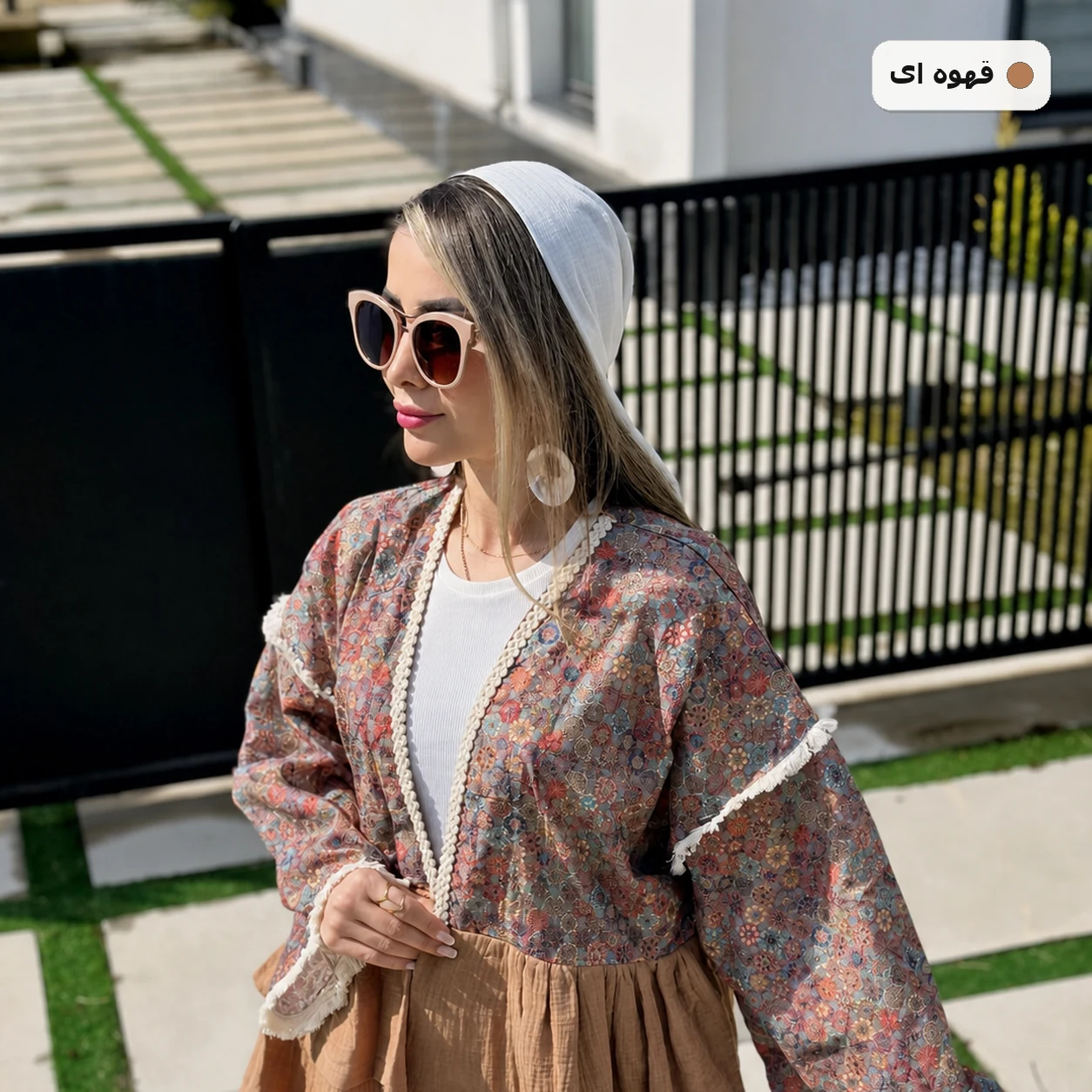 کت طرح‌دار عروسکی قهوه‌ای با آستین آزاد و پارچه باتیک