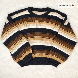 نمای کامل بافت راه‌راه یقه گرد طرح قهوه ای